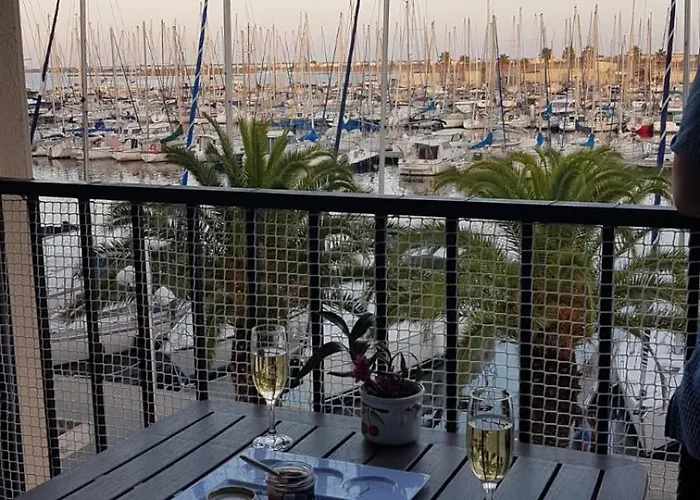 T2 Sur Le Port Avec Parking Gruissan