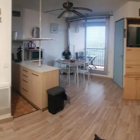 T2 Sur Le Port Avec Parking Appartement *